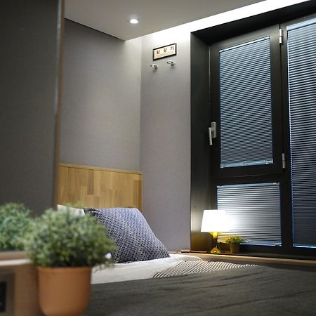 Hostel Cleo Seoul Hongdae מראה חיצוני תמונה