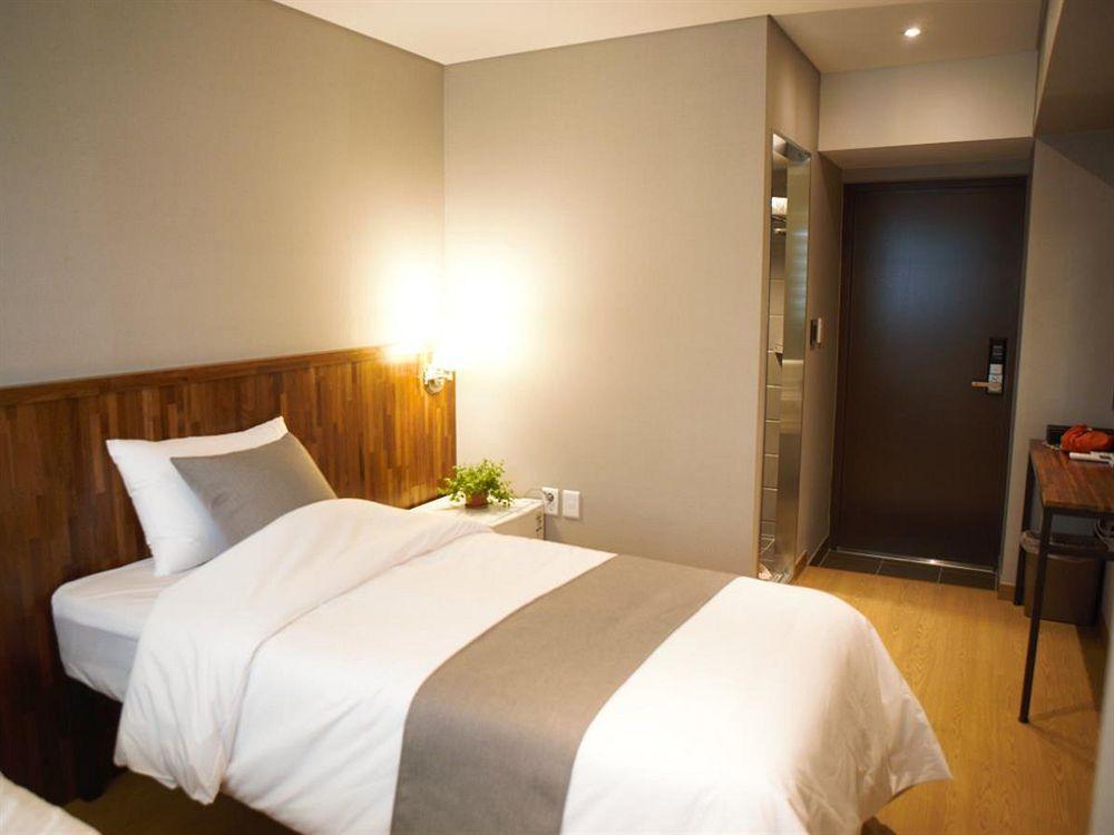 Hostel Cleo Seoul Hongdae מראה חיצוני תמונה
